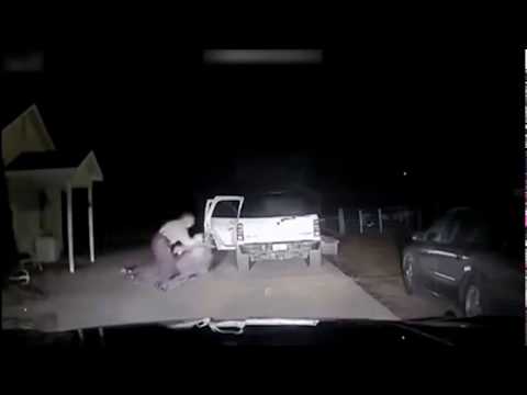 Koleś z karabinem vs policjant