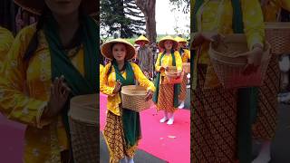 Download lagu Tukang jamu cantik #shorts #short #shortvideo #viral #trending #karnaval mp3