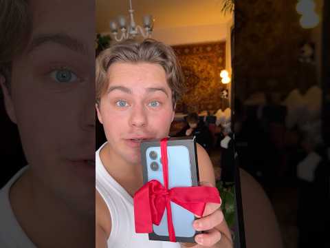 ПОДАРИЛ БАБУШКЕ АЙФОН #shorts