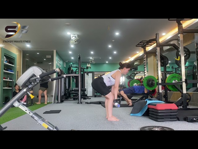 Phong cách tập luyện tại phòng tập StrongFit - HP