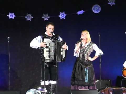 Ansambel Minutka-Venček fantovskih (v živo)