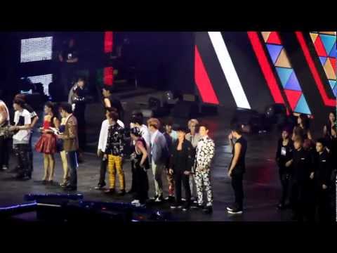 (HD FANCAM) 130309 MUSIC BANK IN JAKARTA:  CLOSING BY THE MCs