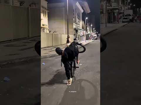 SERA QUE ELE IMPRESSIONOU ELA NO GRAU 😍 @_RAELGRAU #shorts #1000grau #bicicleta #244