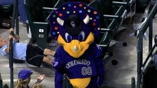 Young fan works out in the ninth inning