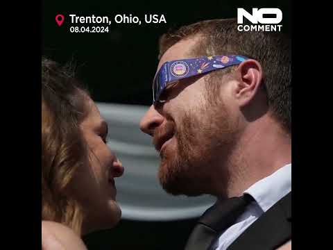 Couples marry during total solar eclipse