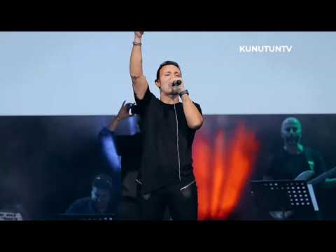 Mustafa Sandal - Onun Arabası var