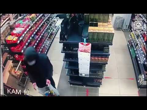 Мужчина подозревается в похищении дюжины наборов шоколадных конфет из магазина в Якутске