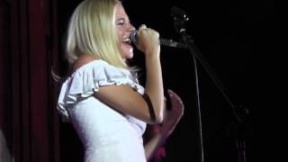 Pixie Lott - Wake Me Up (Live at &#39;Thank You&#39; Gig)