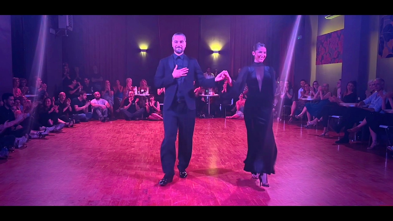 INDIRA HIEYES & RODRIGO PALACIO  ( Patetico OSVALDO PUGLIESE )