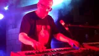 DEVO Performs "Mongoloid" as unplanned encore in Solana Beach, CA 2014