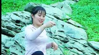 Download lagu Video Memancing/Gadis cantik yang sedang memancing membuat joran dari bambu dan menangkap ikan/Umpan udang mp3
