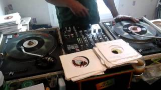 Mix Reggae Session Roots 1982/2012 - Selecta Douroots