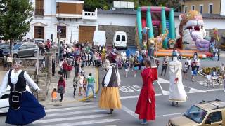 preview picture of video 'Gigantes y cabezudos - Villafranca del Bierzo (HD)'