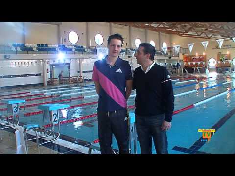 06/02/13 – El Campeón Olímpico de Triatlón, Alistair Brownlee, se entrena en La Nucía
