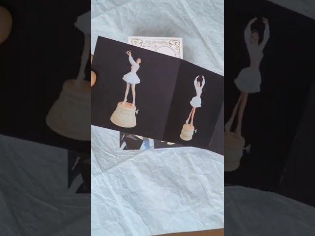 Vídeo relacionado con SM Ent. RED VELVET - THE REVE FESTIVAL 2022: FEEL MY RHYTHM [Orgel ver.] Álbum+póster plegado+juego de tarjetas fotográficas adicionales/K-pop sellado, 105 x 102 x 40 mm