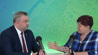 Co jest najpilniejszą potrzebą Ostrowi? Co można zrobić, by miasto się nie wyludniało? Rozmowa z burmistrzem Hubertem Betlejewskim (wideo)