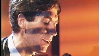 Joaquín Sabina canta &quot;Cuando aprieta el frío&quot;