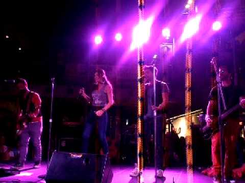 Ivi Adamou ft. Melisses-Krata ta matia sou kleista@Talos Plaza Irakleio