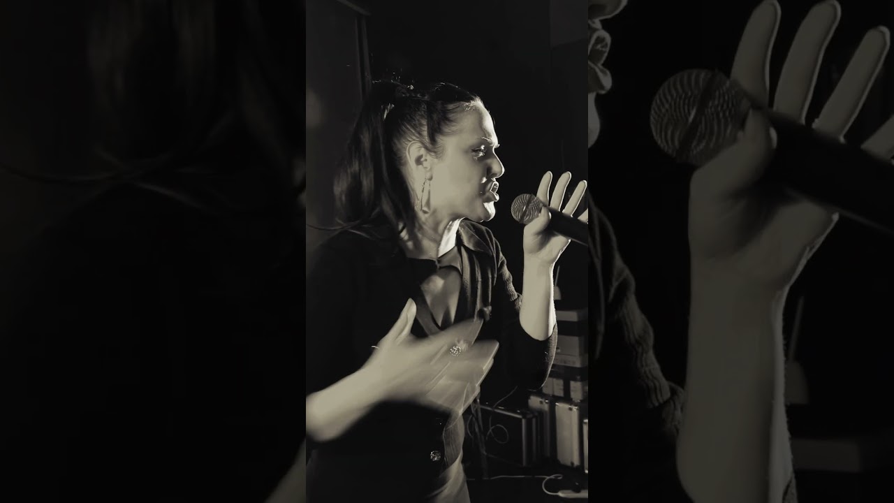 Georgina Vargas #cantando  “Vencida” en el England Internationat #tango Festival #singer