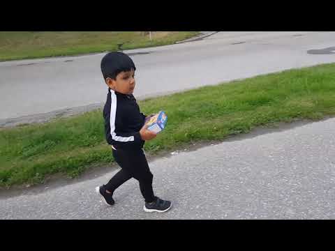 Jassin Latif Bought Ice cream from IceCream Truck