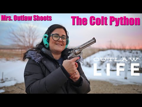 Mrs. Outlaw's Super Short Colt Python Review
