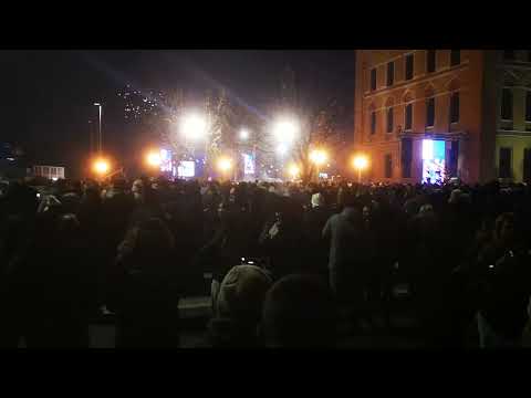 Spektakularni vatromet u Mostaru: Saša Matić zabavio prisutne na Javnom dočeku Nove godine