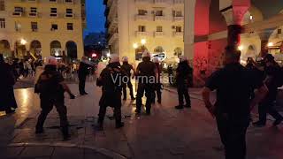 Επεισόδια μπροστά απο τα γραφεία των ΑΝΕΛ στη Θεσσαλονίκη