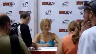 Gillian Anderson - Signing Sessions #1 (Fan Expo Canada)