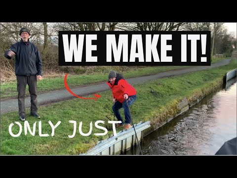 100. DRAMA with a Narrowboat on the Leeds Liverpool Canal - Water Leaks & Tunnels!