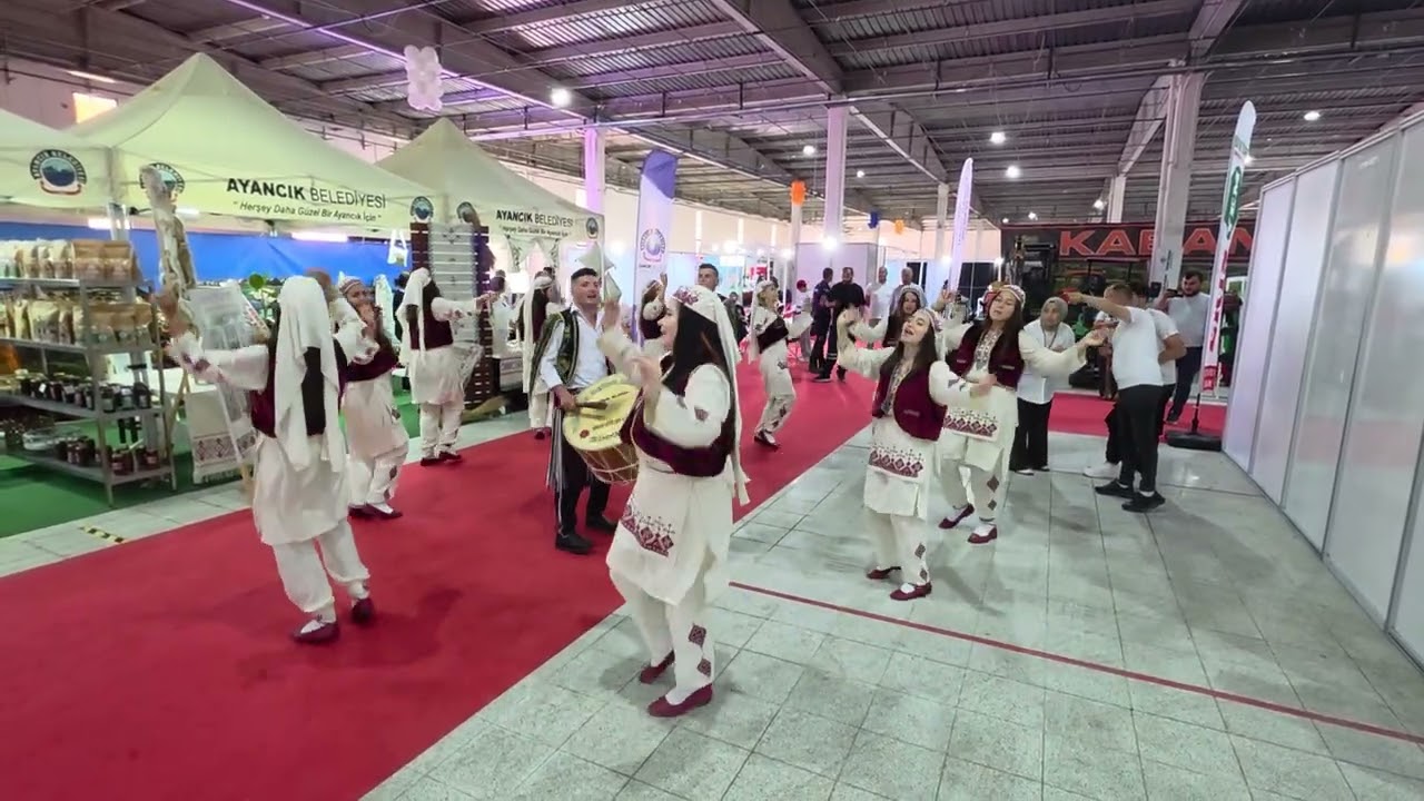 Ayancık yöresi halk oyunları ekibi Karadeniz North Expo Fuarına Damga Vurdu