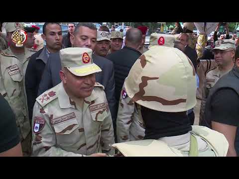 الفريق أول صدقى صبحى يتفقد عددًا من اللجان الانتخابية