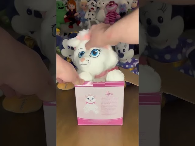 Vídeo relacionado con Disney Store Peluche Mediano de Marie, Los Aristogatos, Altura: 32 cm, Marie de Peluche, Esta Mimosa gatita Presenta Detalles Bordados y un Acabado de Tacto Suave