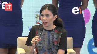 Javiera Mena revela qué pasó la noche que desafinó con Sanz