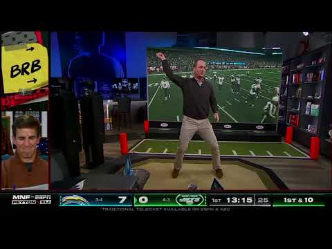 Peyton Manning Walks Us Through No Huddle Hand Signals and What They Mean