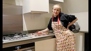 vlogmas ep3 | putting up the christmas tree,  making Christmas cookies, cooking a sunday roast