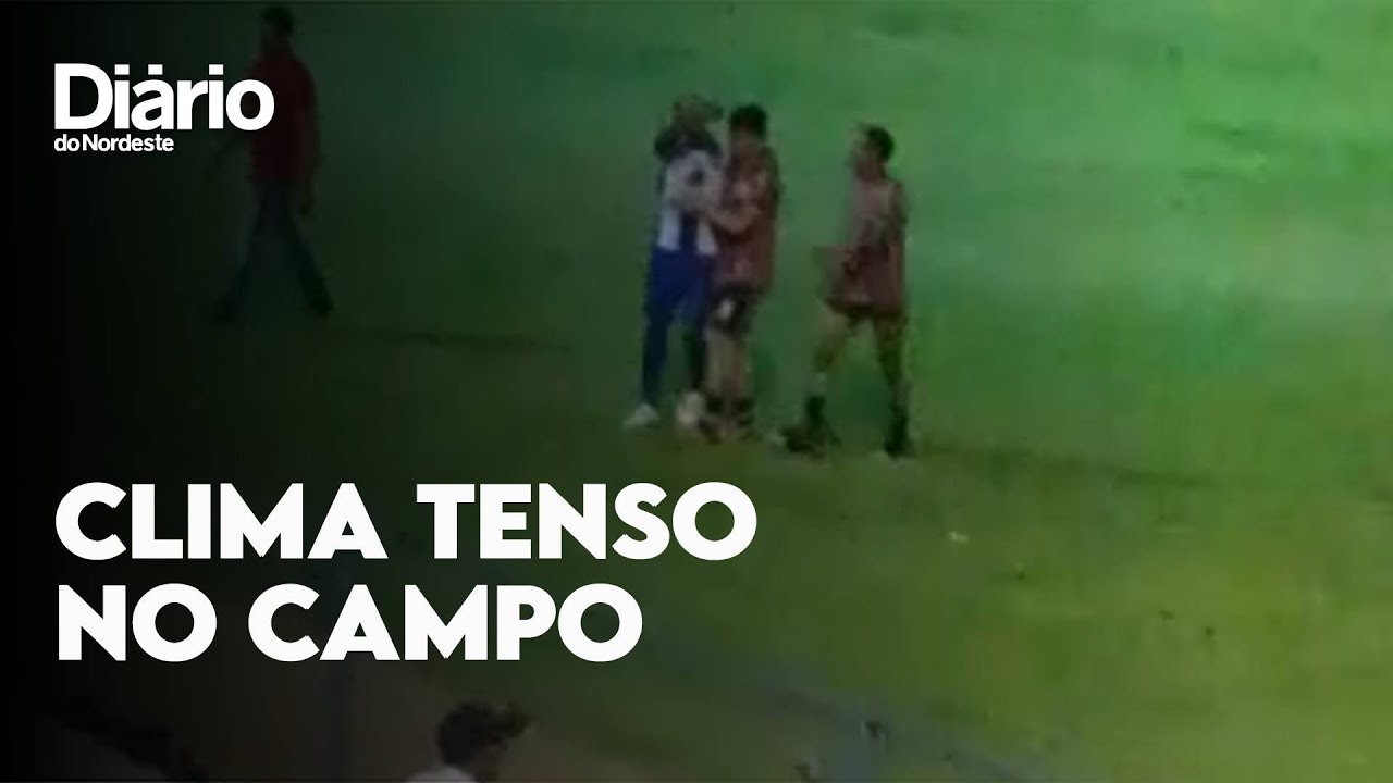 Imagem da notícia Atacante Ari se envolve em briga durante partida de futebol em Itapipoca e é levado para delegacia