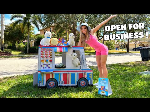 My CRAZY LLAMAS OPEN A Food Truck & USE MONEY For SHOPPING !!