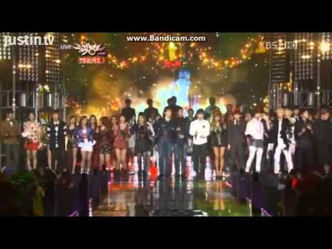 121221 All I Want For Christmas Is You {SHINee & Boyfriend Together on stage!!!}