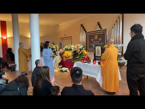 Kiều bào dự tang lễ  Bà Bùi Thị Kim Thành tại Berlin