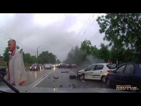 Внедорожник выехал на встречку и протаранил семь автомобилей