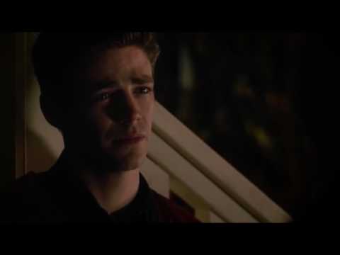 The Flash 2x23   Barry time travels to save his mother