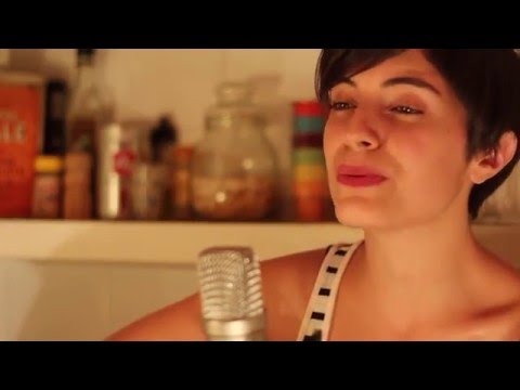 Promesas sobre el bidet (Acoustic Cover - Charly García) - Malena Di Bello