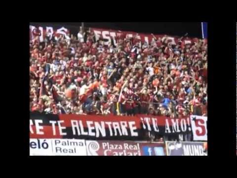 "Liga Deportiva Alajuelense - Arde la ciudad" Barra: La 12 &bull; Club: Alajuelense