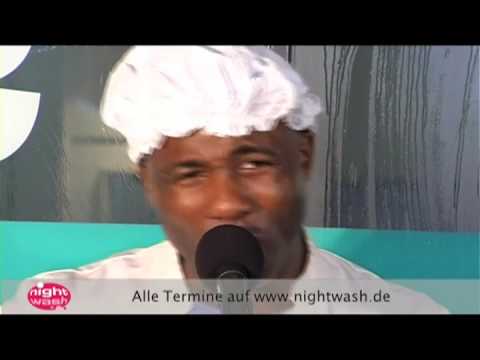 Dave Davis bei Nightwash - Toilette