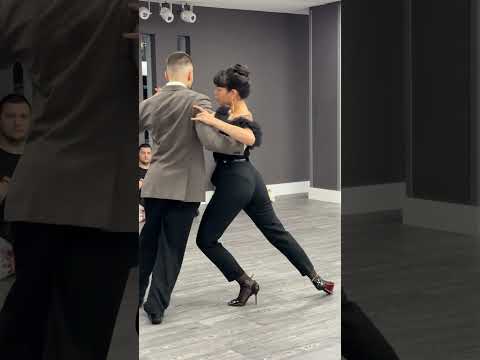 🌹 The Calesita is a movement where the Follower rotates on one foot #tango #tangoargentino