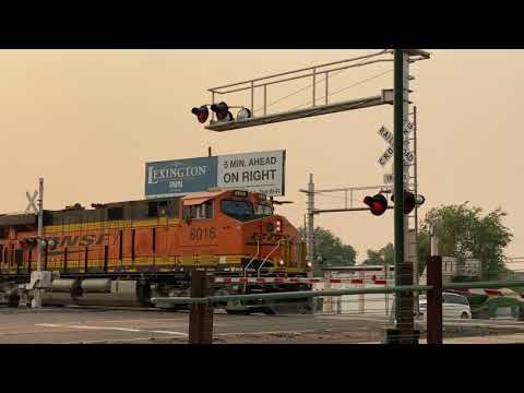 High speed BNSF trains in Holbrook, Arizona
