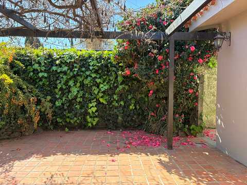 Video de YouTube - Casa en Alquiler de 4 dormitorios con  Jardín en Carrasco Norte, Montevideo