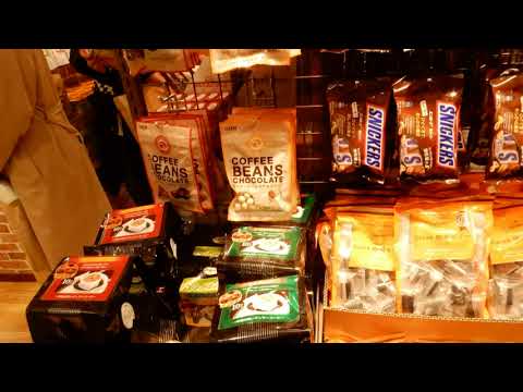 Preapertura del edificio Nishi-ku Alpark West de la ciudad de Hiroshima ¡Hay muchas tiendas! Mañana es la gran inauguración. MUJI y DAISO son atractivos. En el edificio este, me gustan los dulces occidentales de BOSTON junto a los granos de café Júpiter.