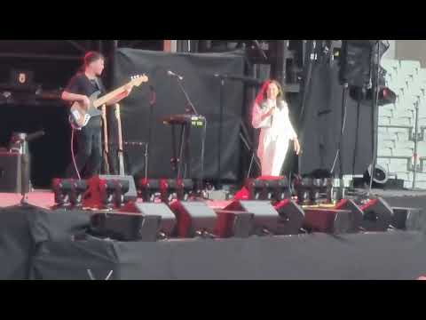 Tina Arena. Chains. ONE NIGHT ONLY BILLY JOEL TOUR. MCG, Melbourne. 10 December 2022.