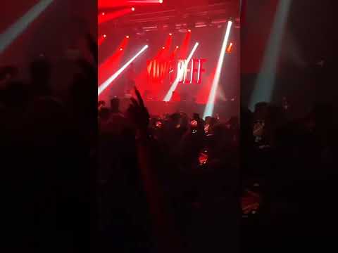 Yung Beef enseña nuevo tema en un concierto